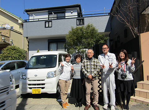 愛知県尾張旭市I様_外壁塗替工事_お客様の声_記念撮影