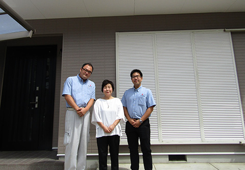 愛知県一宮市K様_外壁屋根塗替工事_お客様の声_記念撮影